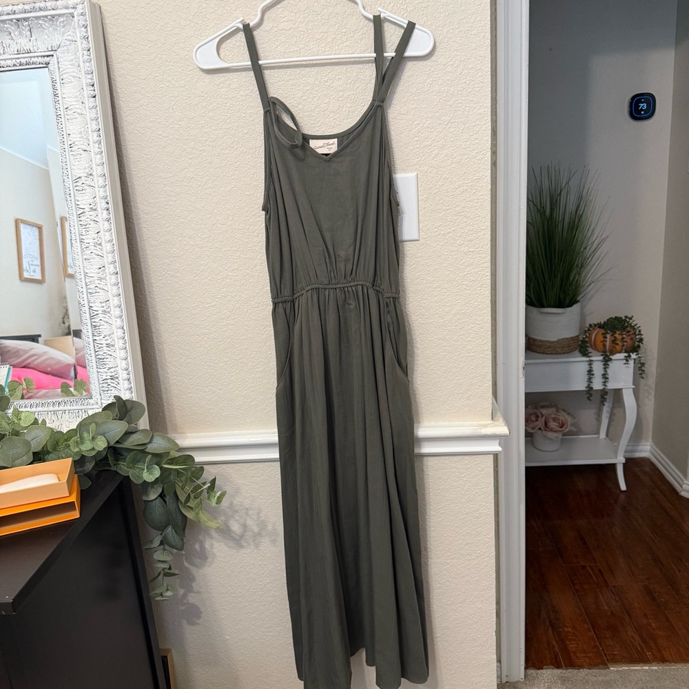 Universal Threads Medium Olive Green Maxi Dress - image 1